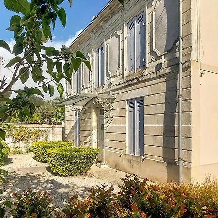 Stunning In Vakantiehuis Gujan-Mestras